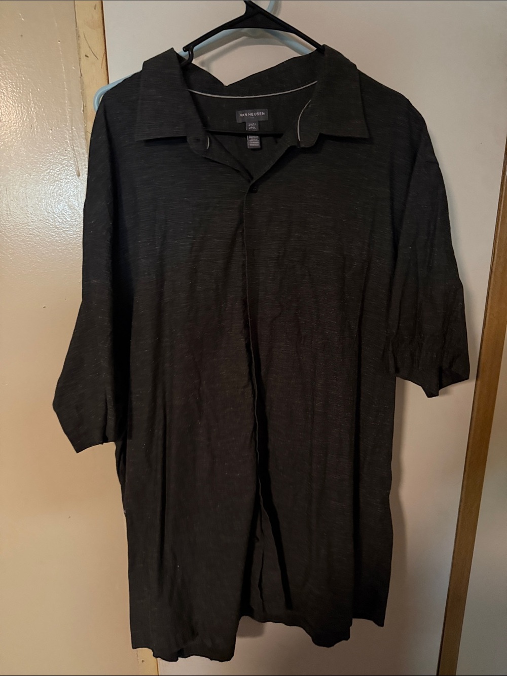 Van Heusen Men's Dark Heather Gray Short-Sleeve Button Shirt